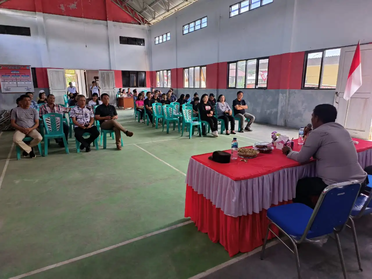 Belajar Hukum Sejak Dini: Warga Tompaso Barat Dibekali Pengetahuan Narkoba, ITE, KDRT, dan Lalu Lintas